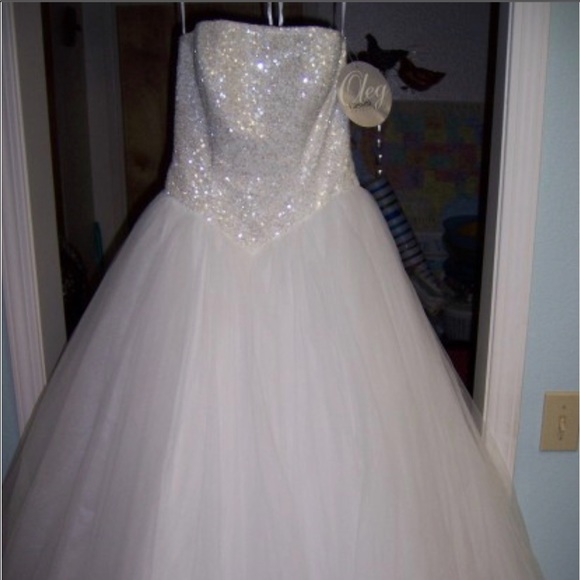 Oleg Cassini “Cinderella” Style Ballgown - Picture 5 of 6